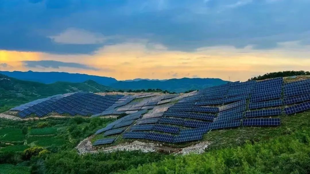 中央定调，发改委政策“三连发”，260亿补助到账，光伏一周迎四大利好！